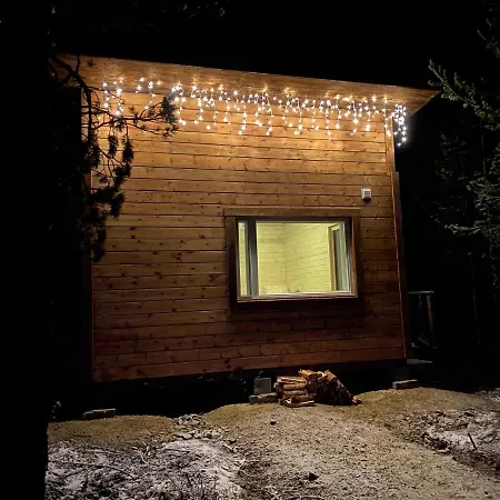 Aurora Husky Hut * Инари