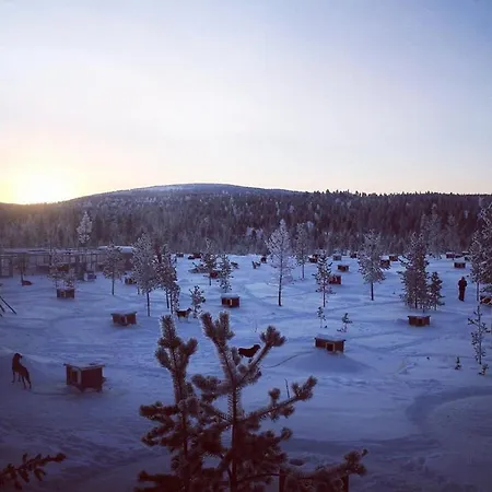 Aurora Husky Hut Деревянный коттедж